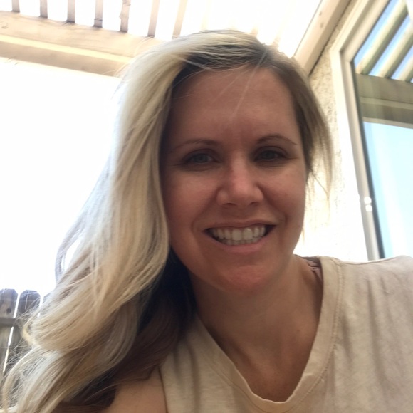 Meet your Posher, Laurie - Picture 1 of 1